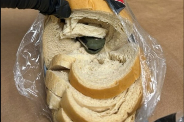 <p>Knife found in a loaf of bread by TSA</p>